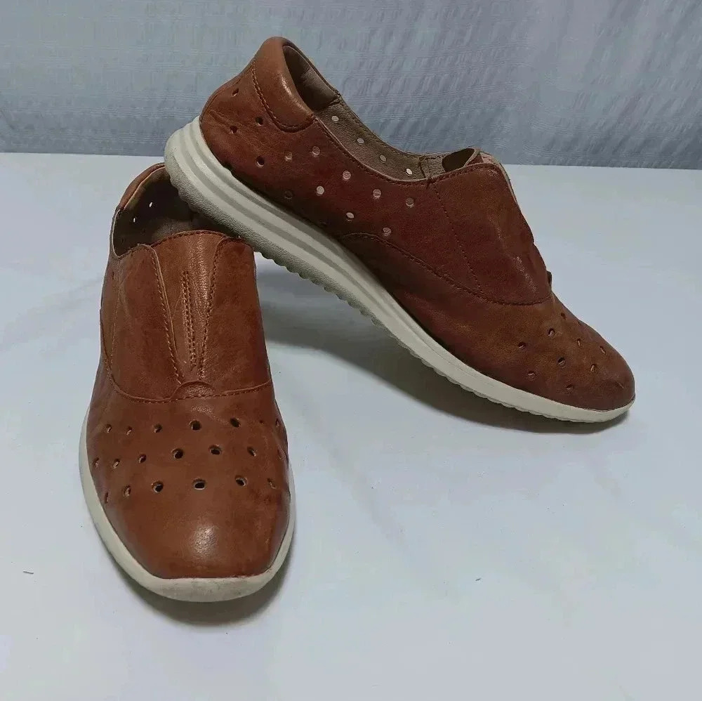 Sofft ladies leather slip on Oxford. Size 9